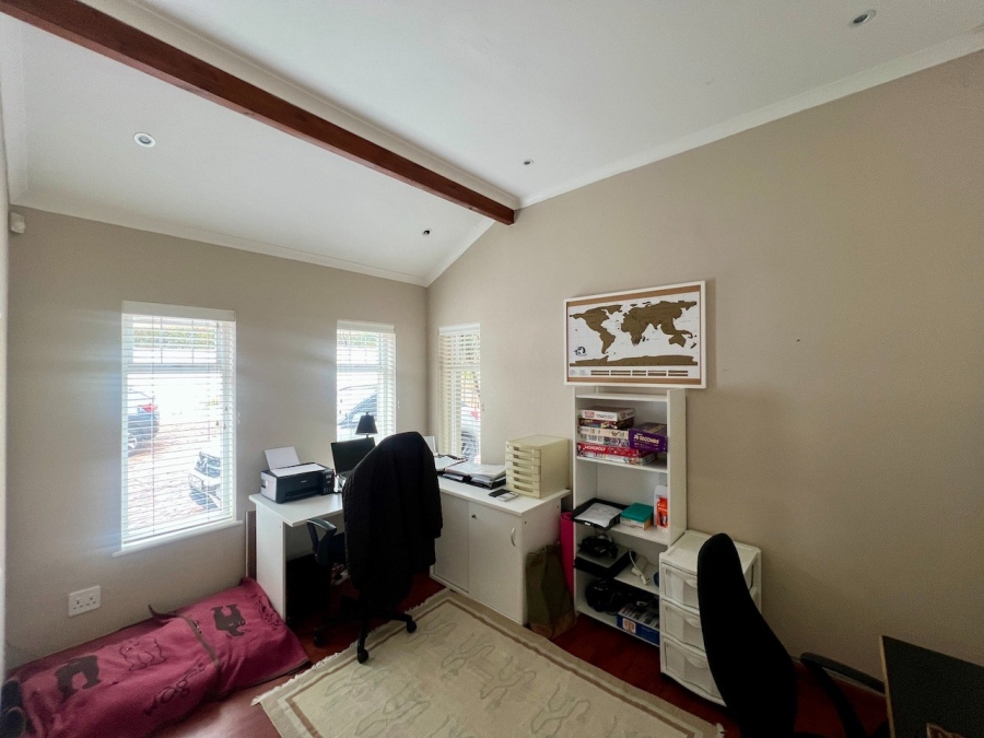 To Let 4 Bedroom Property for Rent in Constantia Western Cape